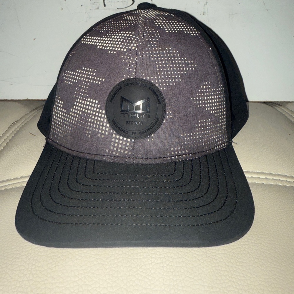 Melin A-Game Seal Midnight Reflective Hydro Size Small